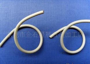 靈活照亮每個(gè)角落 金屬軟管臺(tái)燈的現(xiàn)代照明藝術(shù)